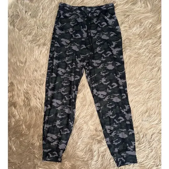 New Fabletics High Waisted Performance Jogger Camo Womens size M - Picture 3 of 6